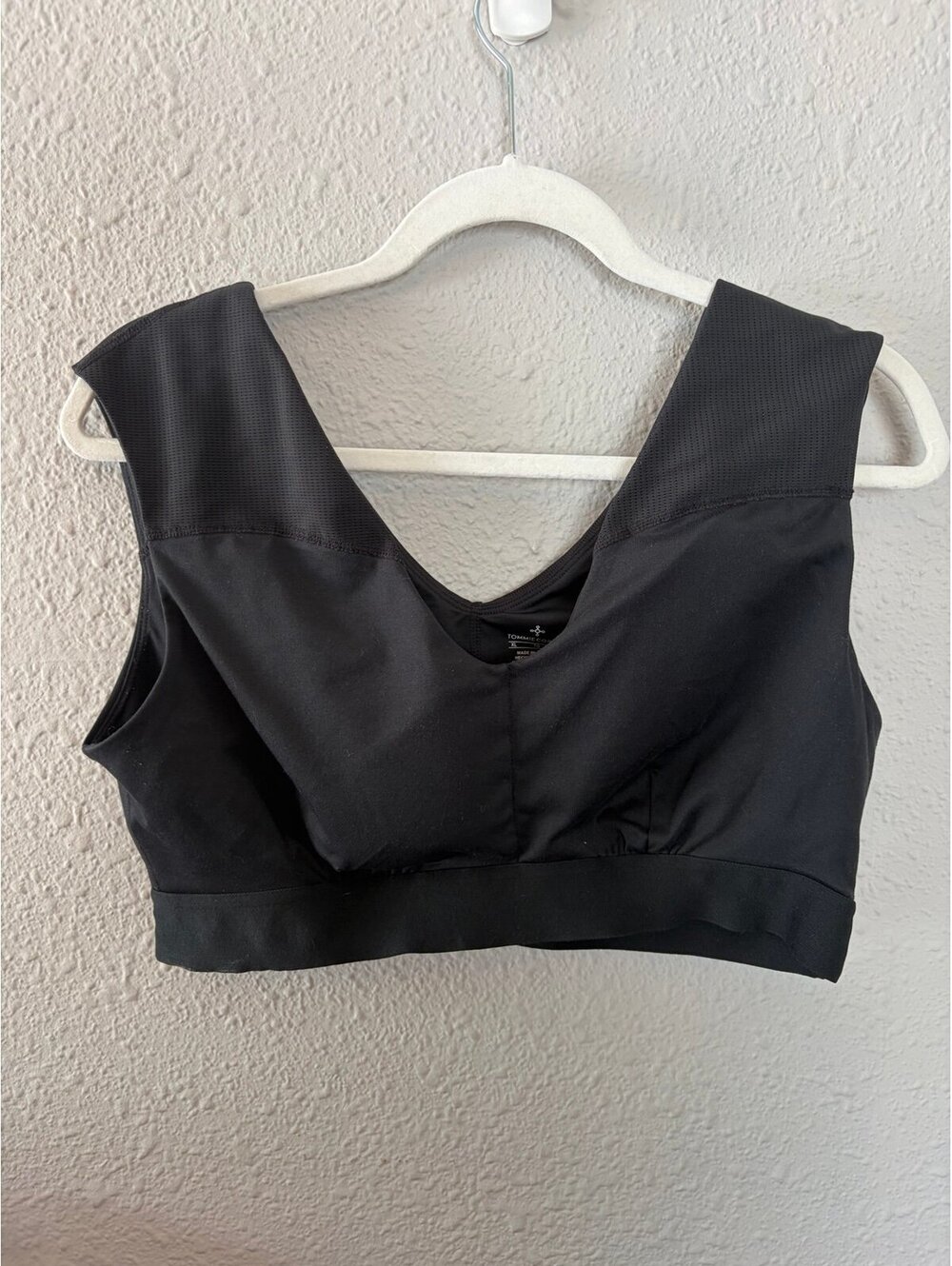Tommie Copper Black Shoulder Support Bra size XL. Has pads.